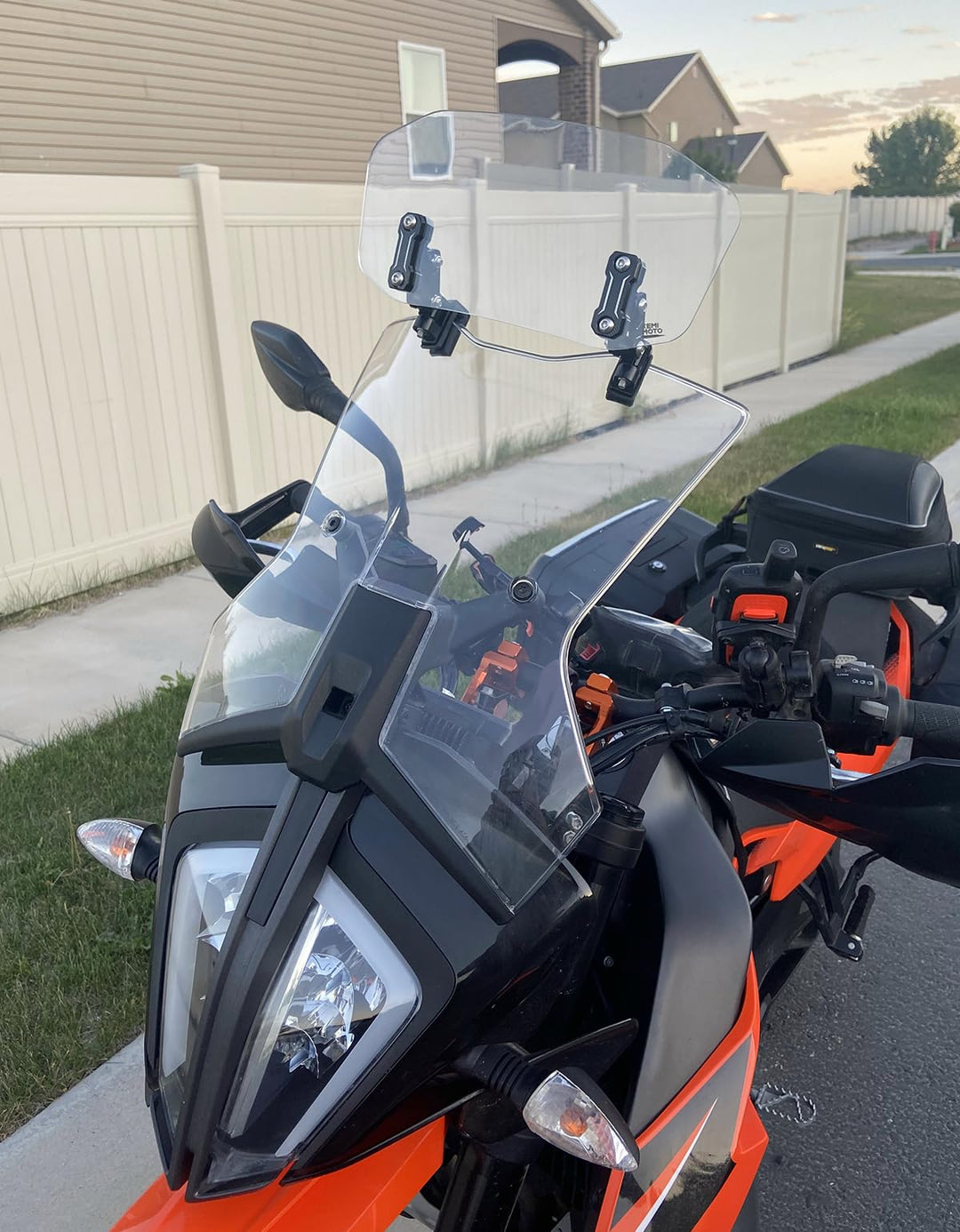 Motorcycle Universal Adjustable Windshield - Kemimoto