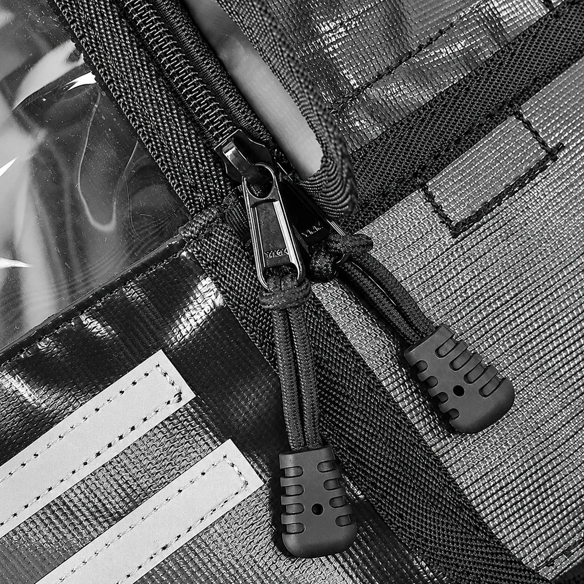 The closure stays aligned under load