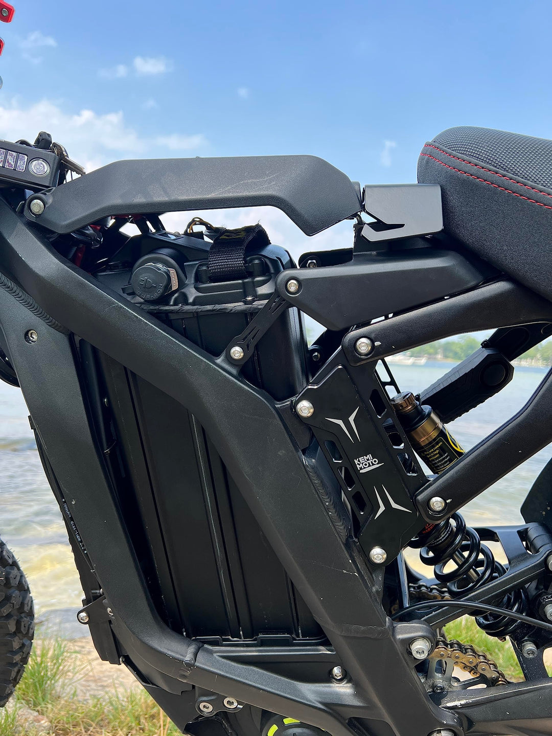 Sur-Ron Seat Riser – Kemimoto