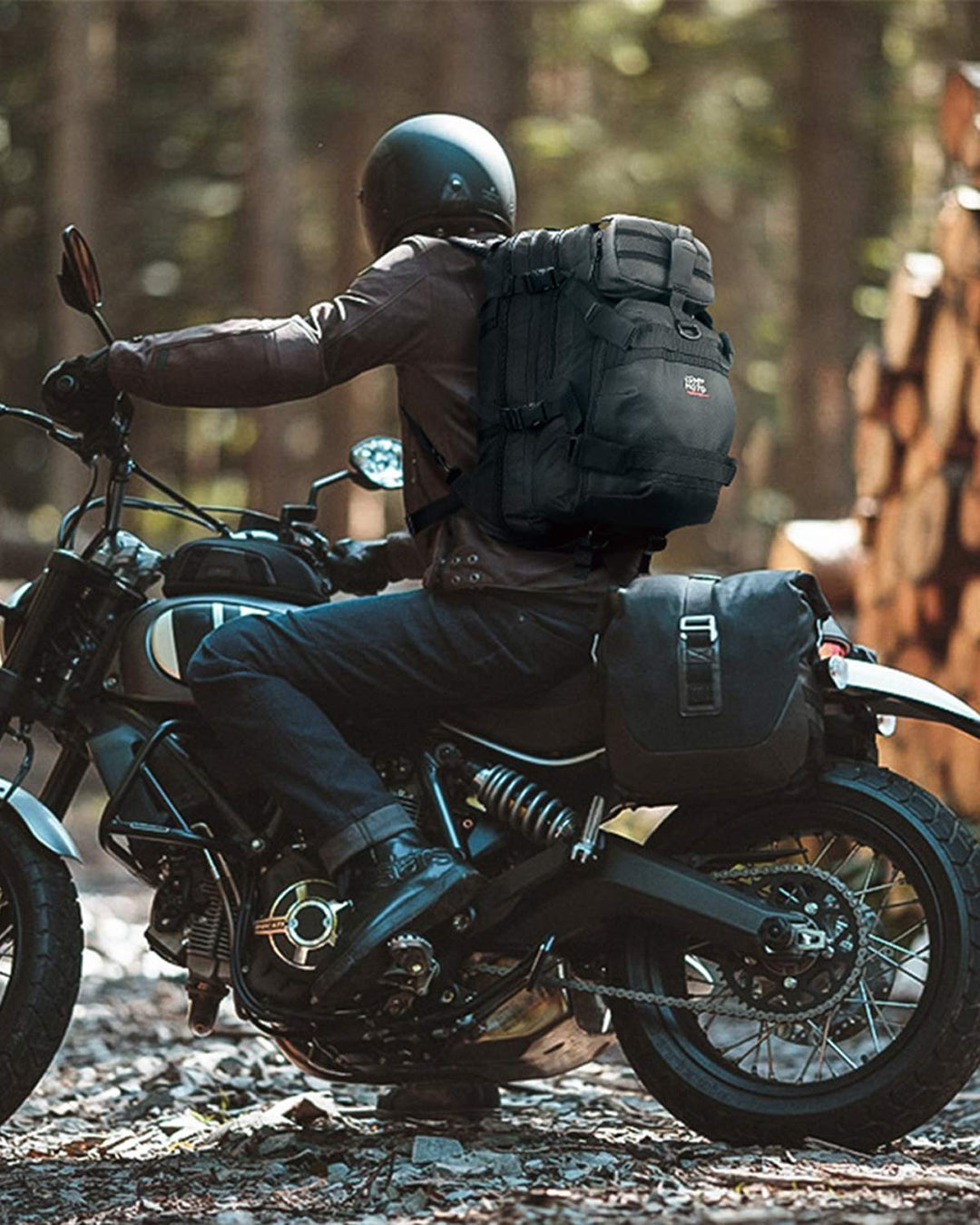 best backpack for motorcycle helmet MKN Carbon Fiber Hard Shell with Holder Experience the convenience today. Mochila para casco de motocicleta
